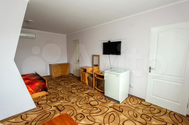Комната 25 м² в 4-к., 2/2 эт.