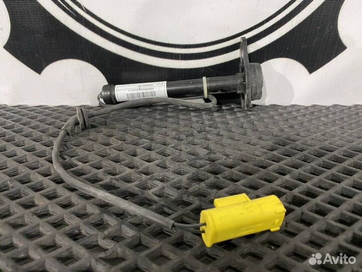 Пиропатрон петли капота Mercedes-Benz C-Класс