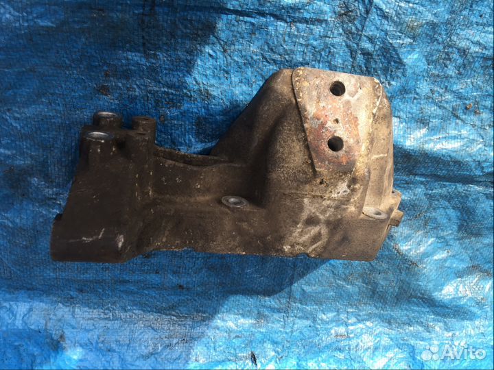 Кронштейн двигателя Iveco Daily 2.3 Jtd