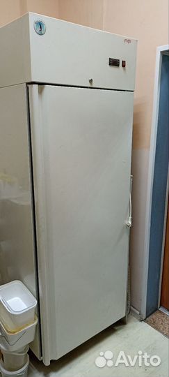 Холодильная витрина 1,8 м