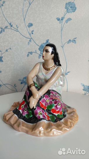 Статуэтка фарфор Цыганка Земфира