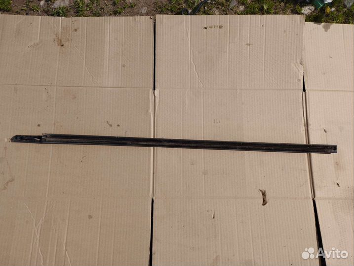 Молдинг стекла передний правый Honda Accord 7