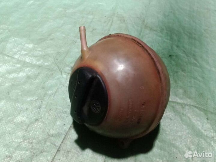 Расширительный бачок Volkswagen Golf 2