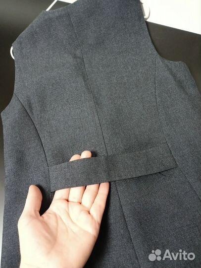 Жилетка костюмная размер 36 новая