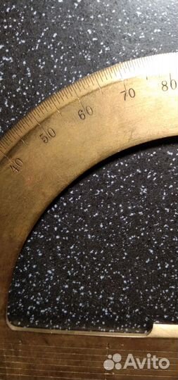 Старый латунный транспортир