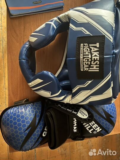 Боксерский шлем и перчатки мма