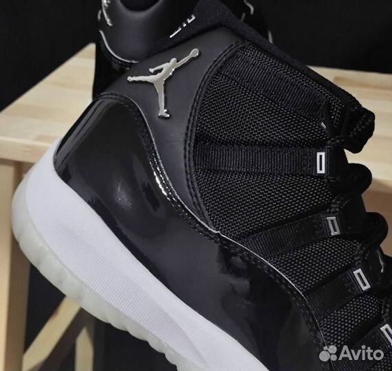 Кроссовки Nike Air Jordan 11 чёрные высокие