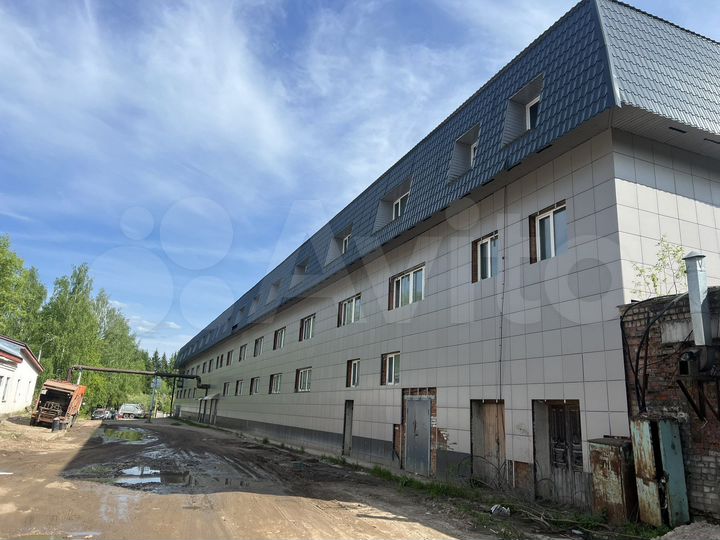 Здание, 3000 м²