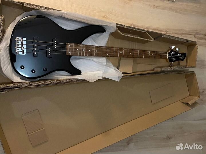 Бас гитара Yamaha trbx174