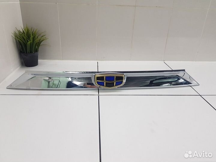 Накладка крышки багажника (Geely Atlas)