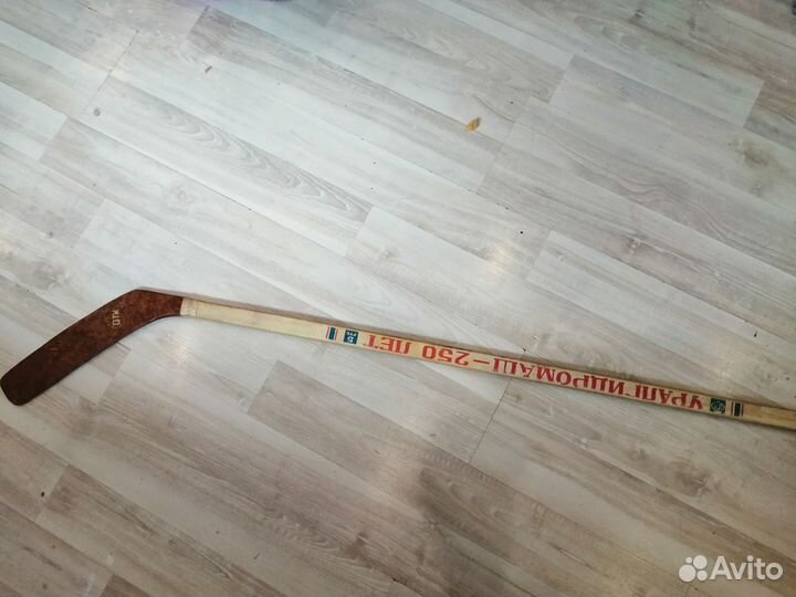 Клюшка хоккейная