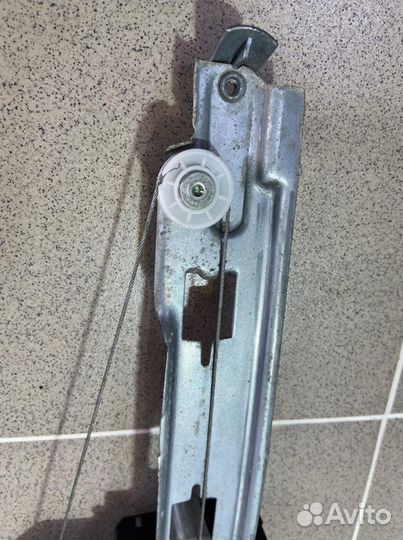 Стеклоподъемник задний правый Renault Megane II