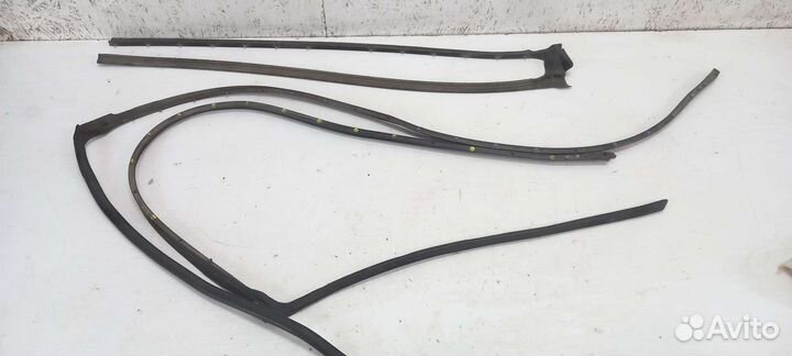 Уплотнитель двери Volkswagen Jetta 6