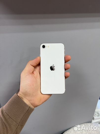 iPhone SE, 64 ГБ