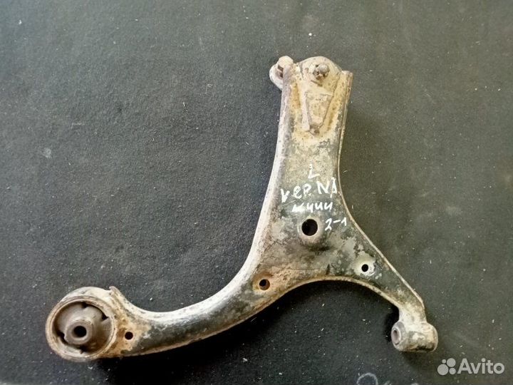 Рычаг подвески передний левый Hyundai Verna 2008
