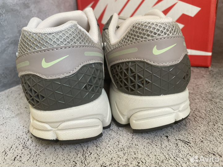 Кроссовки nike air zoom vomero 5