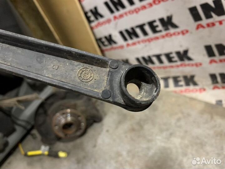 Поводок дворника передний левый Hyundai Accent