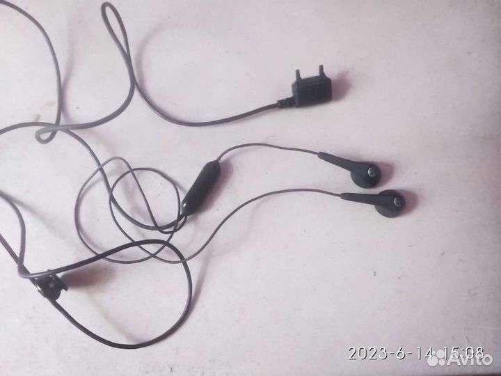 Наушники с микрофоном