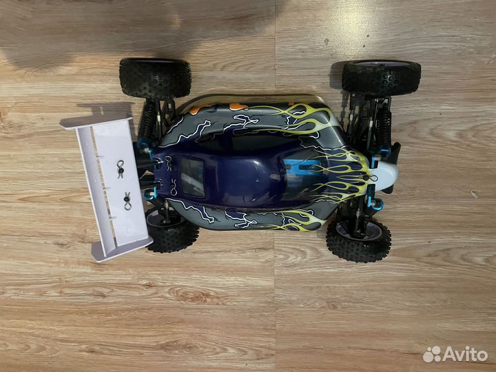 Гоночная машина на радиоуправлении (спортивная)