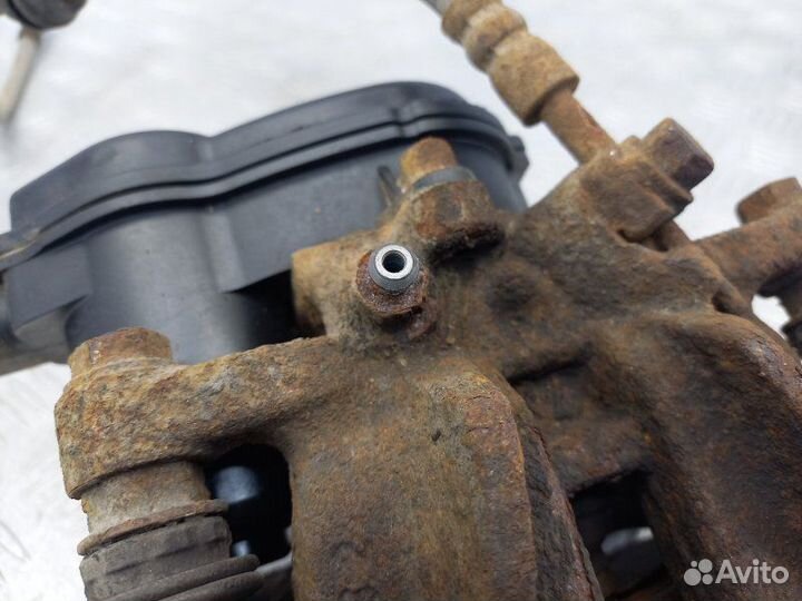 Суппорт задний левый Land Rover Range Rover Evoque