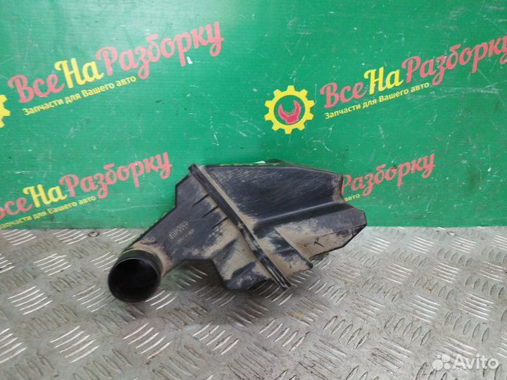 Резонатор воздушного фильтра Nissan Sunny 2001