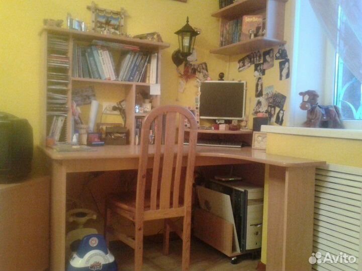 Угловой письменный стол