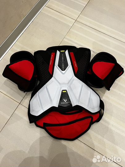 Нагрудник хоккейный Bauer Vapor Hyperlite INT M