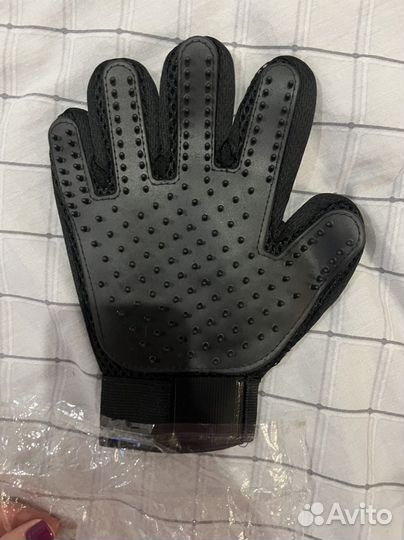 Перчатка для вычесывания шерсти