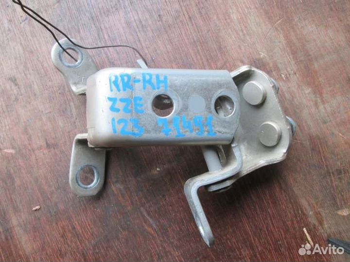 Петля двери задняя правая Toyota Allex ZZE123