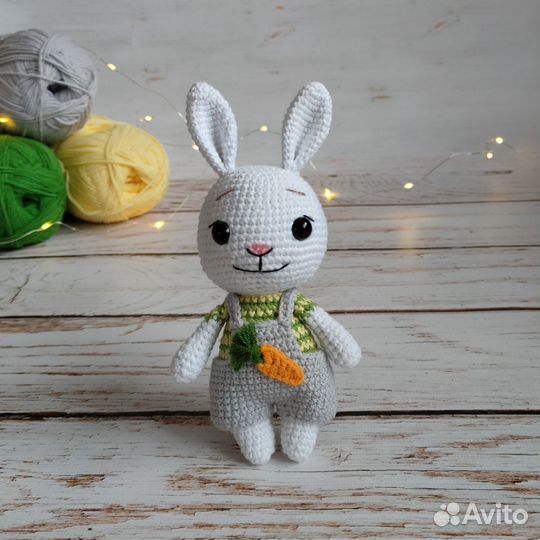 Кролик вязаная игрушка