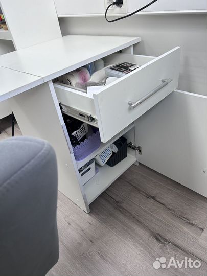 Маникюрный стол складной