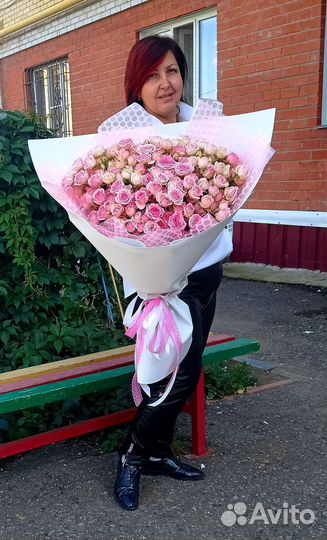 Букет кустовых роз. Доставка цветов