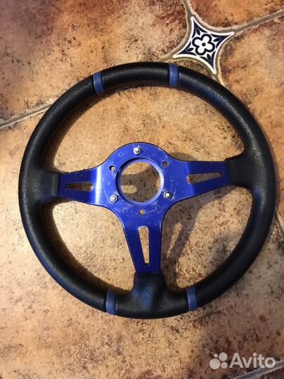 Спортивный руль momo