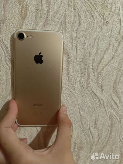 Телефон iPhone 7