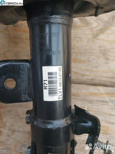 Стойка амортизатора передняя Toyota Prius 3 ZVW30
