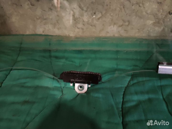 Стекло боковое Toyota Rav4