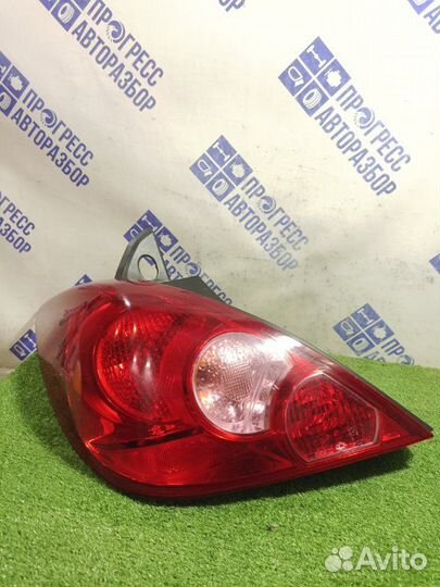 Фонарь задний левый Nissan Tiida хэтчбек 1.6