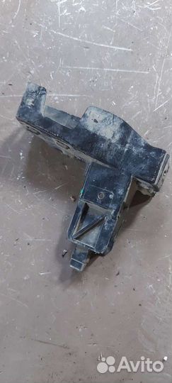 Кронштейн переднего бампера на Audi A5