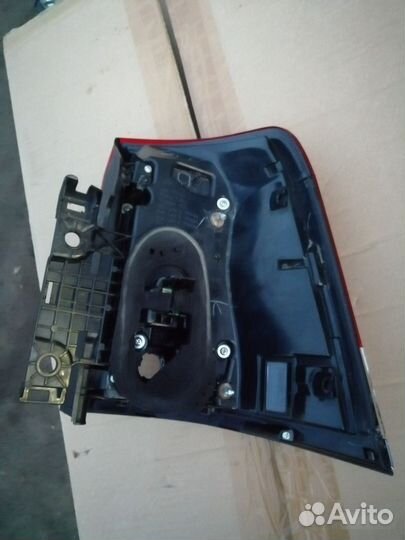 Фонарь задний левый Toyota Land Cruiser J200