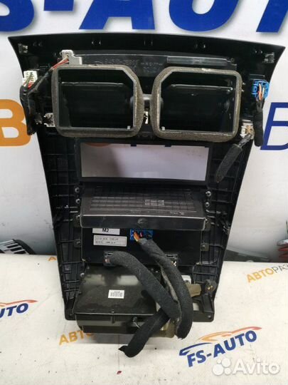 Консоль магнитофона передний Hyundai Tucson JM 2.0