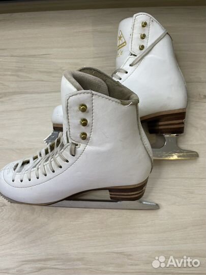 Коньки фигурные Jackson