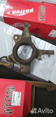 Левый поворотный кулак