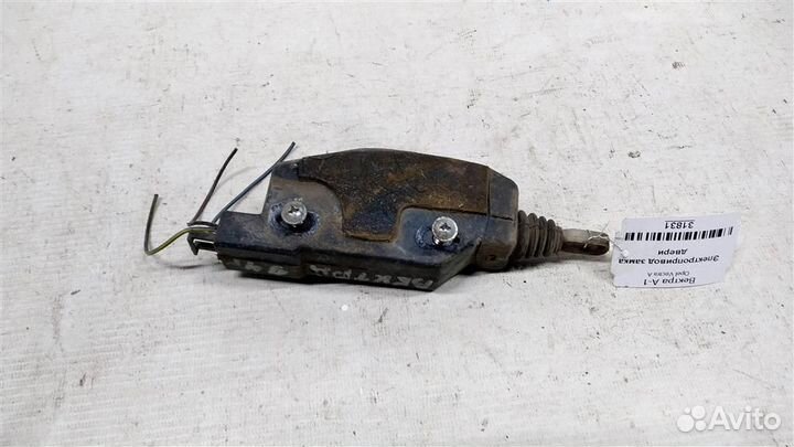 Электропривод замка двери Opel Vectra A