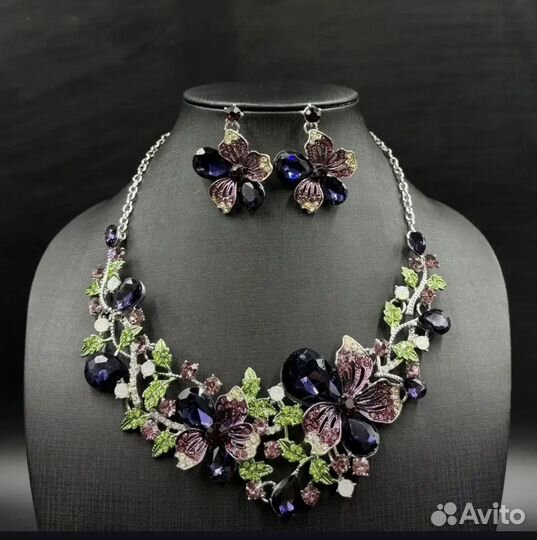 Ожерелье и серьги в ассортименте