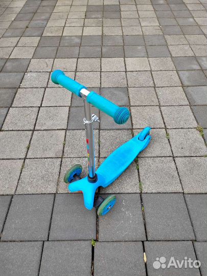Детский трехколесный самокат