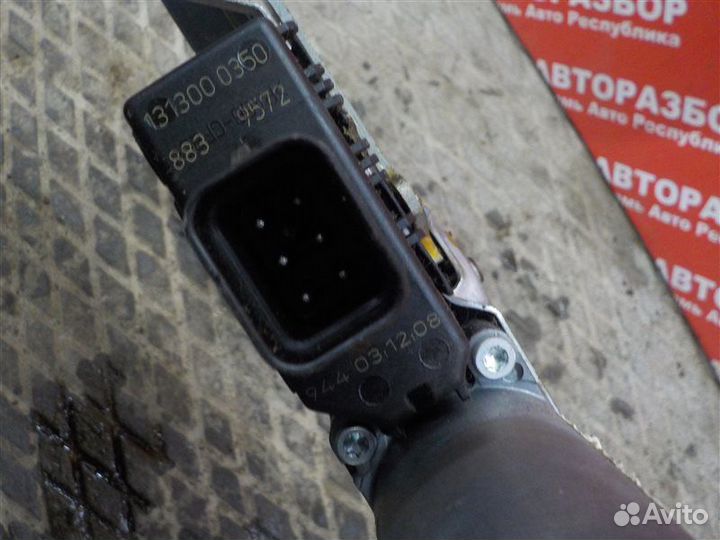 Стеклоподъемник передний правый Opel Astra-H седан