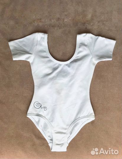 Спортивный купальник с коротким рукавом