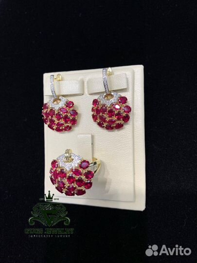 Роскошный комплект с бриллиантами и корундами