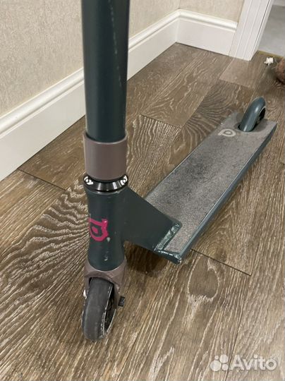 Трюковый самокат district