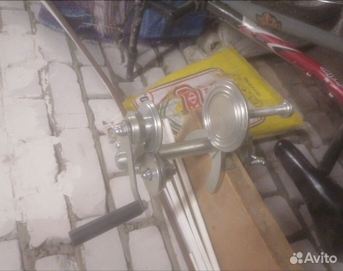 Закаточная машинка для жестяных банок